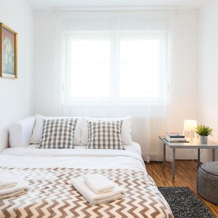 Spacious 2Bdr Apartment - Free Parking 자그레브 외부 사진