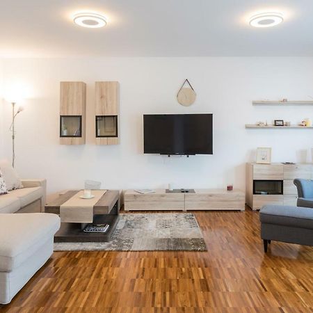 Spacious 2Bdr Apartment - Free Parking 자그레브 외부 사진