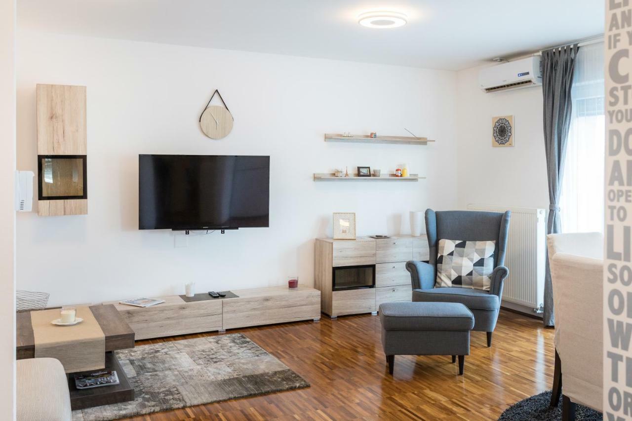 Spacious 2Bdr Apartment - Free Parking 자그레브 외부 사진